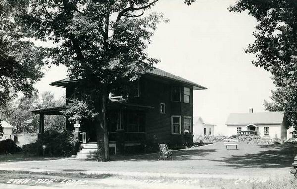 Port Austin Even Tide Lodge (newer photo)
